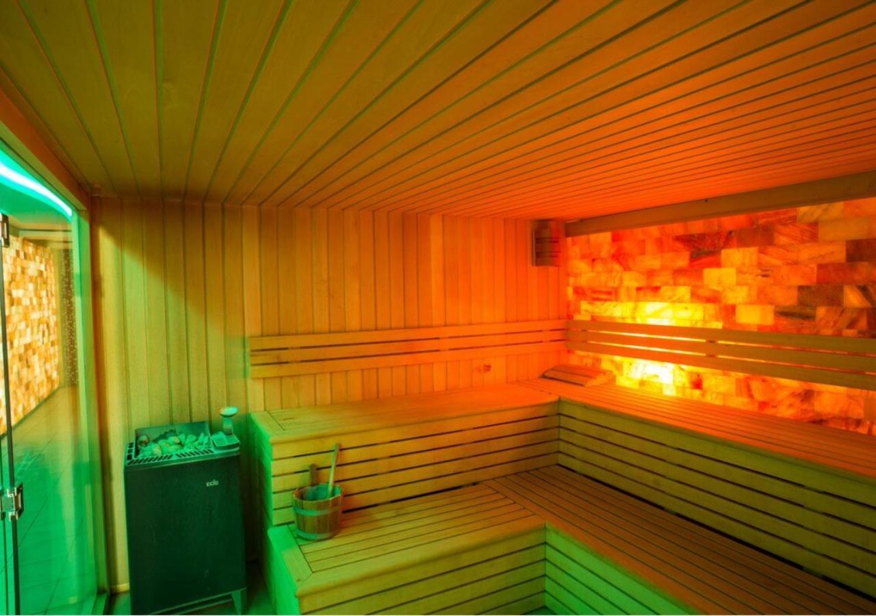 Garni Hotel Hollywoodland Wellness & Aquapark เบลเกรด ภายนอก รูปภาพ